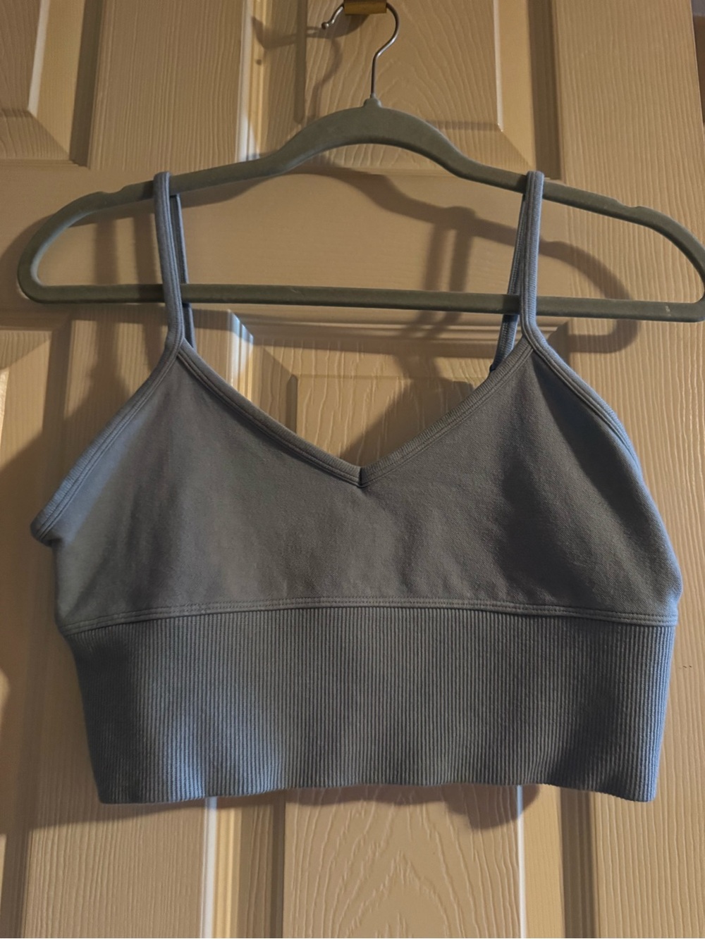 Alo Yoga- Seamless V-Neck Bralette Crop Top - Slate Blue